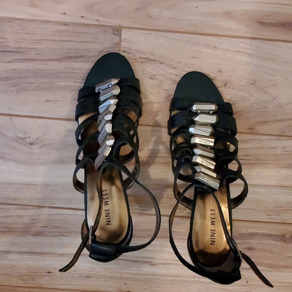 Formal shoes